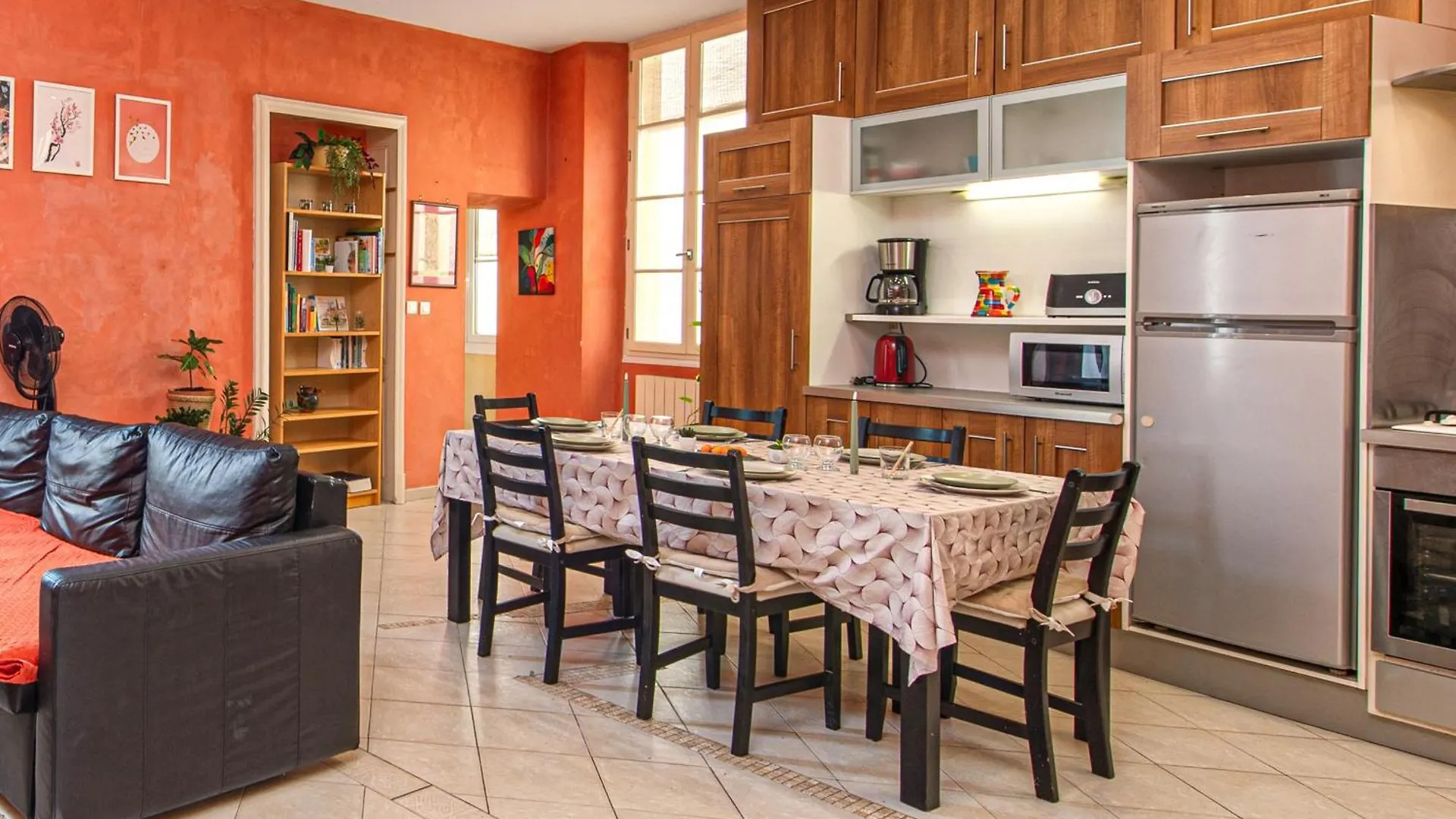 Grand Appartement Dans La Vieille Ville 芒通 公寓
