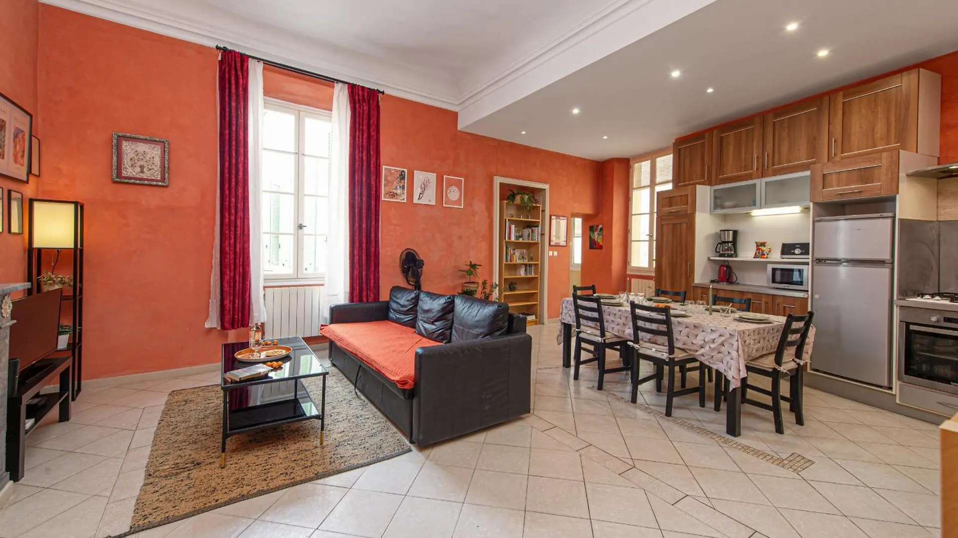 Grand Appartement Dans La Vieille Ville 芒通
