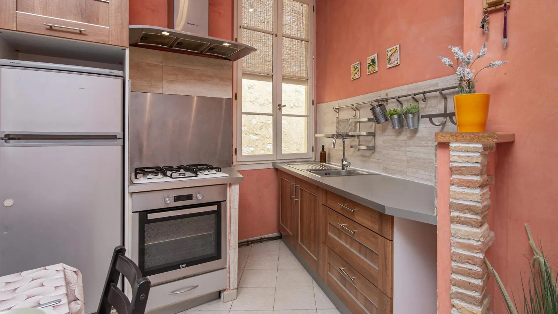 Grand Appartement Dans La Vieille Ville 芒通 公寓